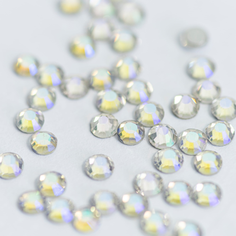 50 szt. Kryształki Diamond rozmiar 6