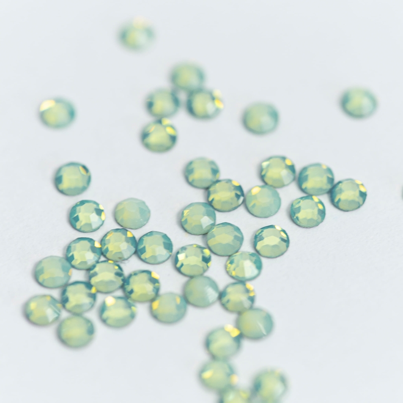 1400szt. Kryształki Pastel Green rozmiar 6
