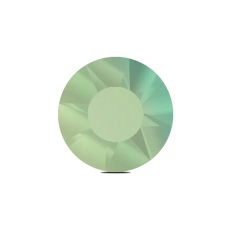 Kryształek Pastel Green w rozmiarze 5 – miętowy, zbliżenie na szlif