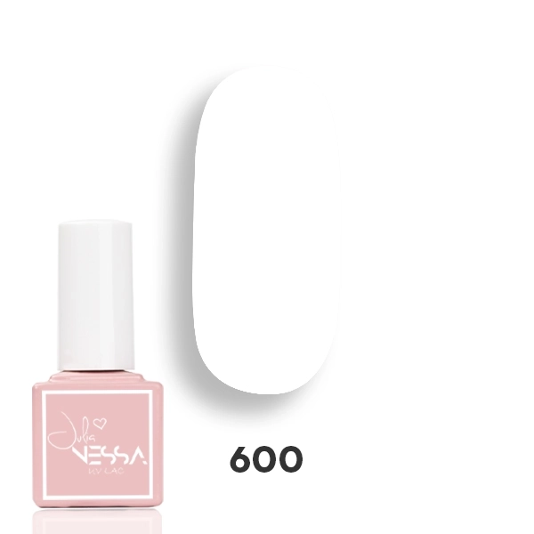 Lakier hybrydowy NessaUV lac 600 Perfect white 8 ml w buteleczce z białą nakrętką oraz próbka idealnie białego odcienia na tipsie, prezentacja koloru do manicure french
