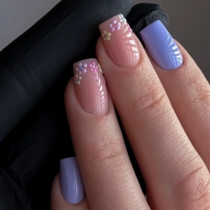 Manicure z użyciem lakieru hybrydowego NessaUV lac 412 oraz zdobień w pastelowych kolorach na paznokciach