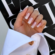 rekaw-do-zdjec-biala-koszula-zastosowanie-manicure