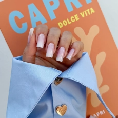 rekaw-do-zdjec-blekitna-koszula-z-manicure